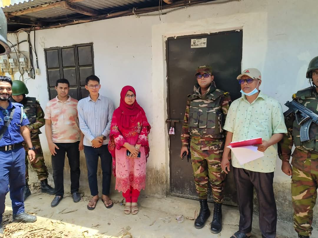 সাতকানিয়ায় মোবাইল কোর্ট পরিচালনায় অস্বাস্থ্যকর পণ্য জব্দ