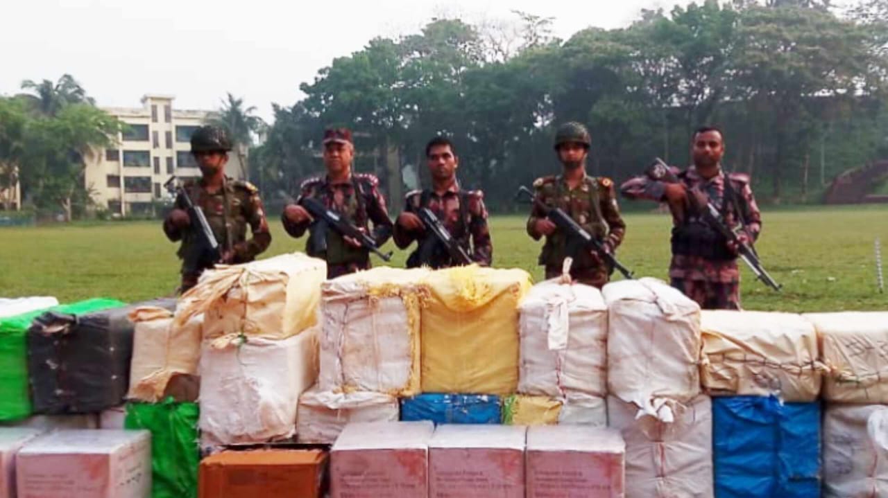 সিলেটে যৌথ বাহিনীর অভিযানে কোটি টাকা মূল্যের ভারতীয় চোরাই পণ্য আটক