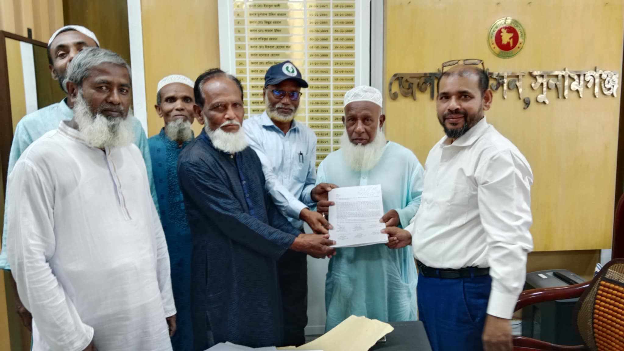 লঞ্চঘাট-পূর্বইব্রাহীমপুর খেয়াঘাটে অবৈধ স্থাপনা উচ্ছেদ করে যাত্রী ছাউনি নির্মাণের দাবিতে সুনামগঞ্জ জেলা প্রশাসকের নিকট আবেদন