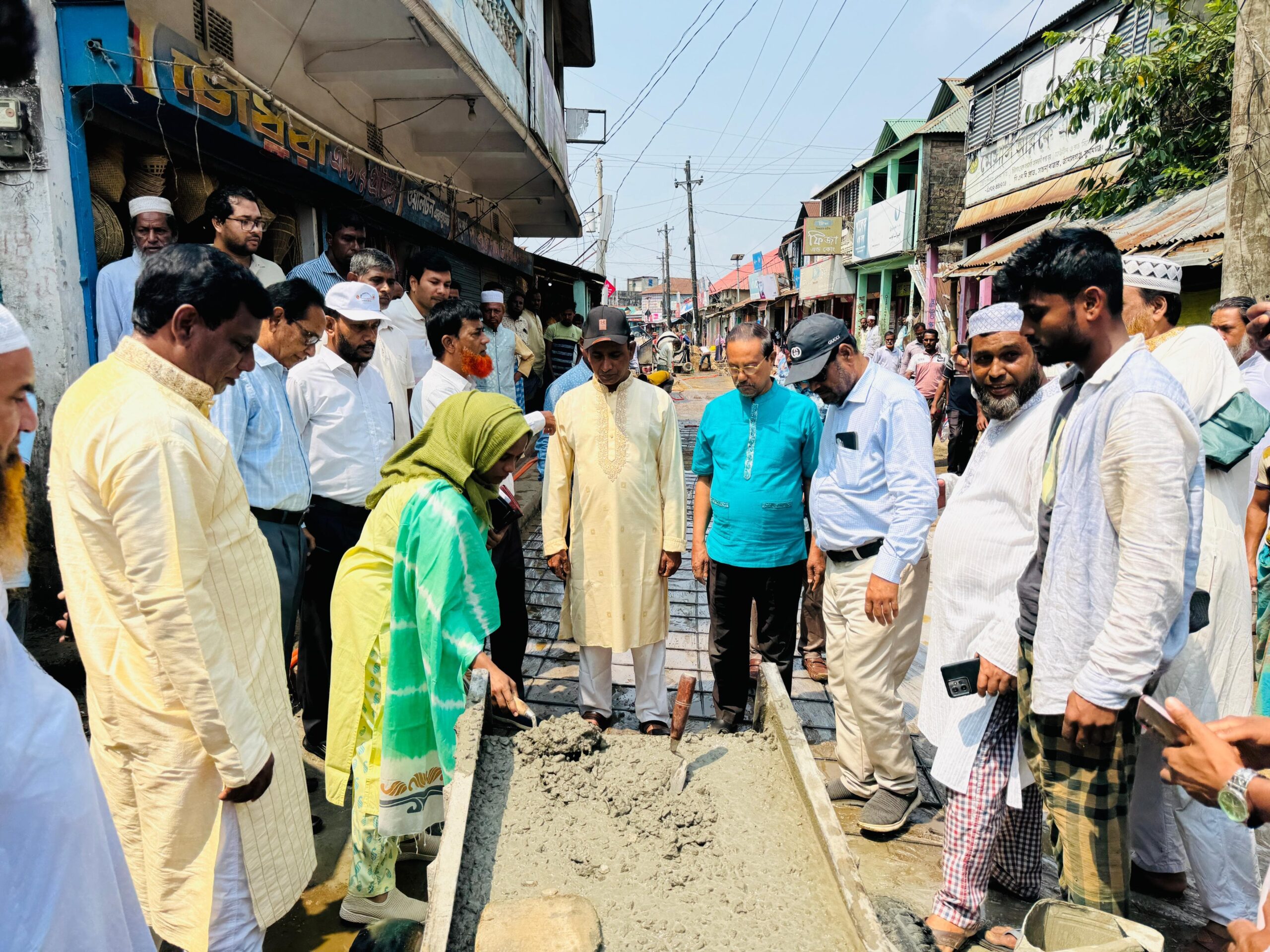 জামালগঞ্জের সাচনা বাজারে সড়ক সংস্কারের কাজের উদ্বোধন