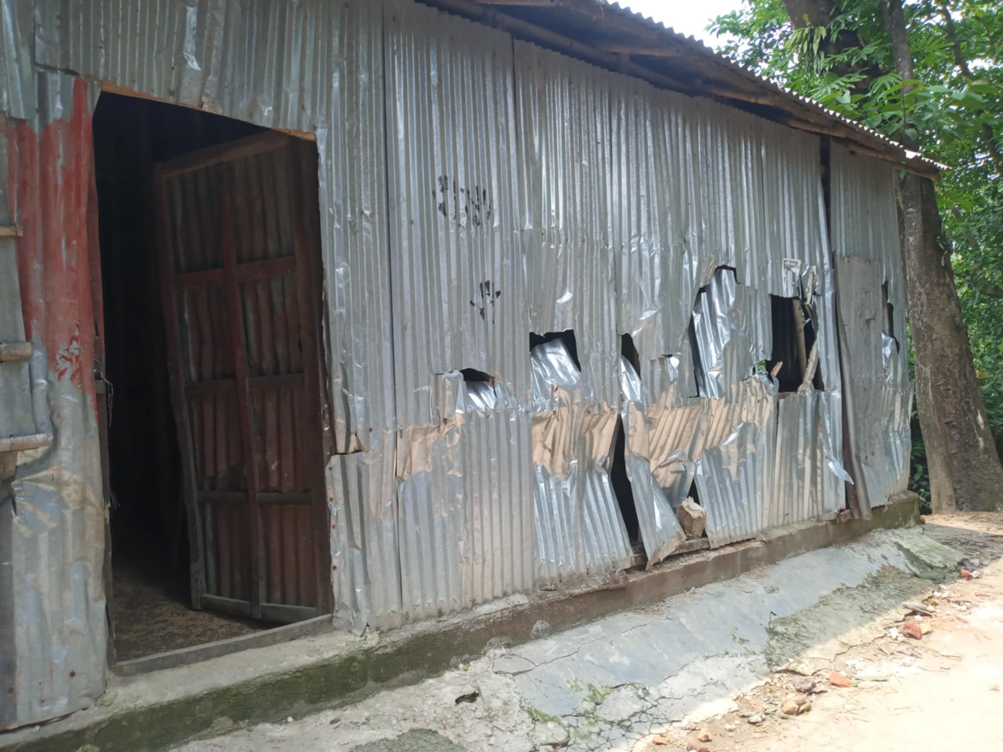 সুনামগঞ্জে প্রতিপক্ষের হামলায় আহত ৪, মালামাল লুট, ঘরবাড়ি ভাঙচুর