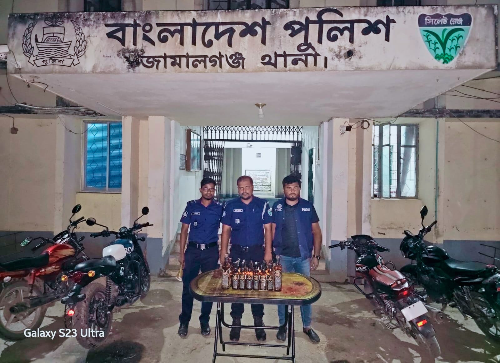 জামালগঞ্জে ২৩ বোতল বিদেশি মদ উদ্ধার, অভিযুক্ত পলাতক