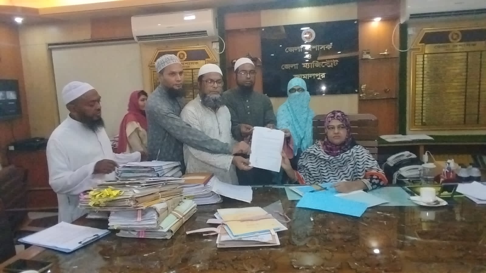 মসজিদ ভিত্তিক শিক্ষকদের মানববন্ধন ও স্মারকলিপি প্রদান