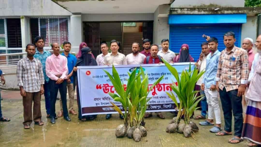 জৈন্তাপুরে কৃষি পুনর্বাসন প্রণোদনায় নারিকেল চারা বিতরণ ও জাতীয় ফল মেলা অনুষ্ঠিত