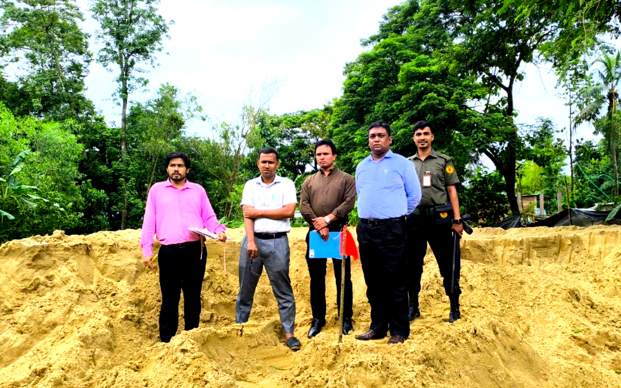 লোহাগাড়ায় অবৈধভাবে বালু উত্তোলেনের দায়ে ইউএনও`র অভিযান