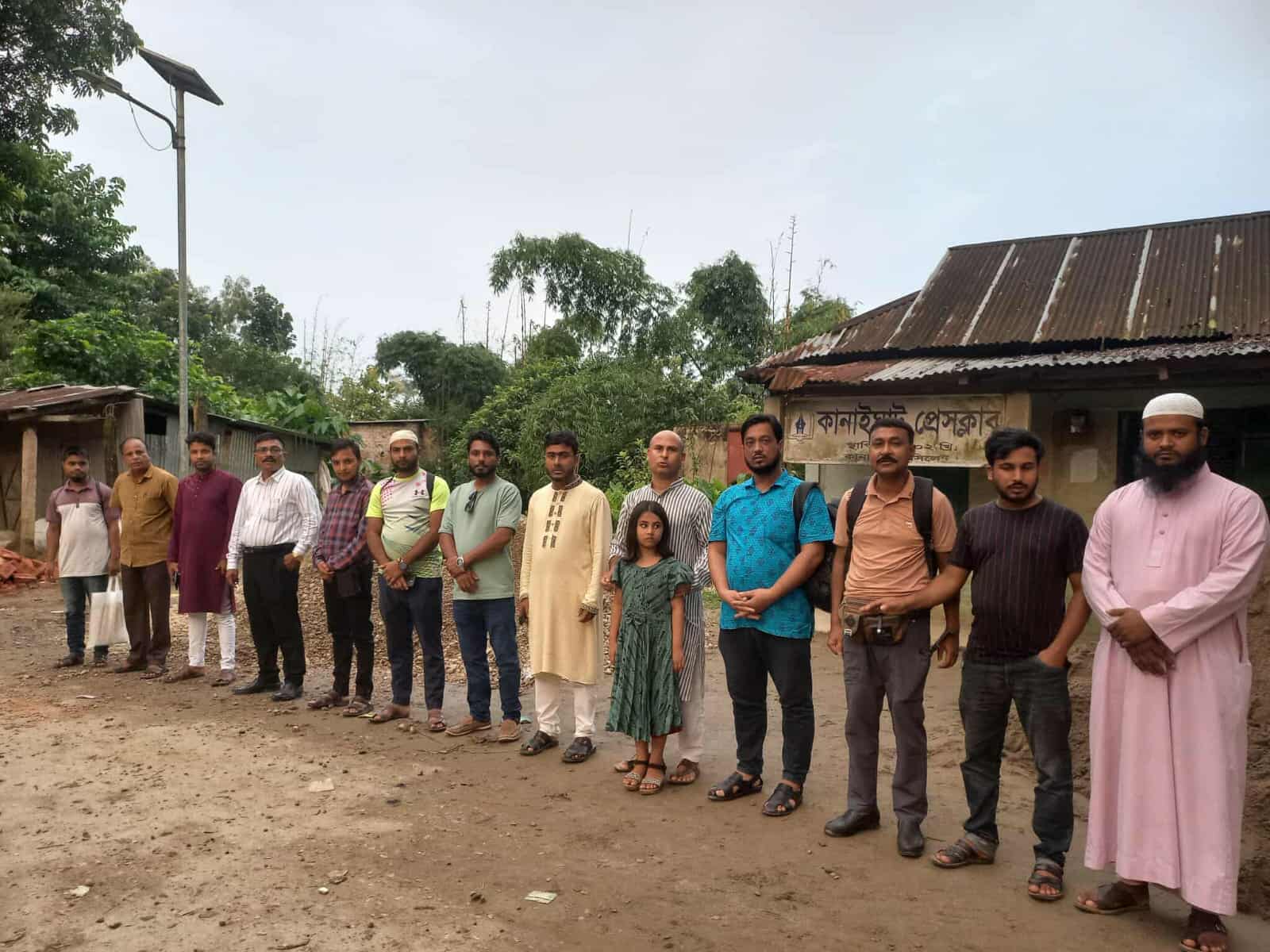সাংবাদিক তুহিন হত্যার প্রতিবাদে কানাইঘাটে সাংবাদিকদের মানববন্ধন