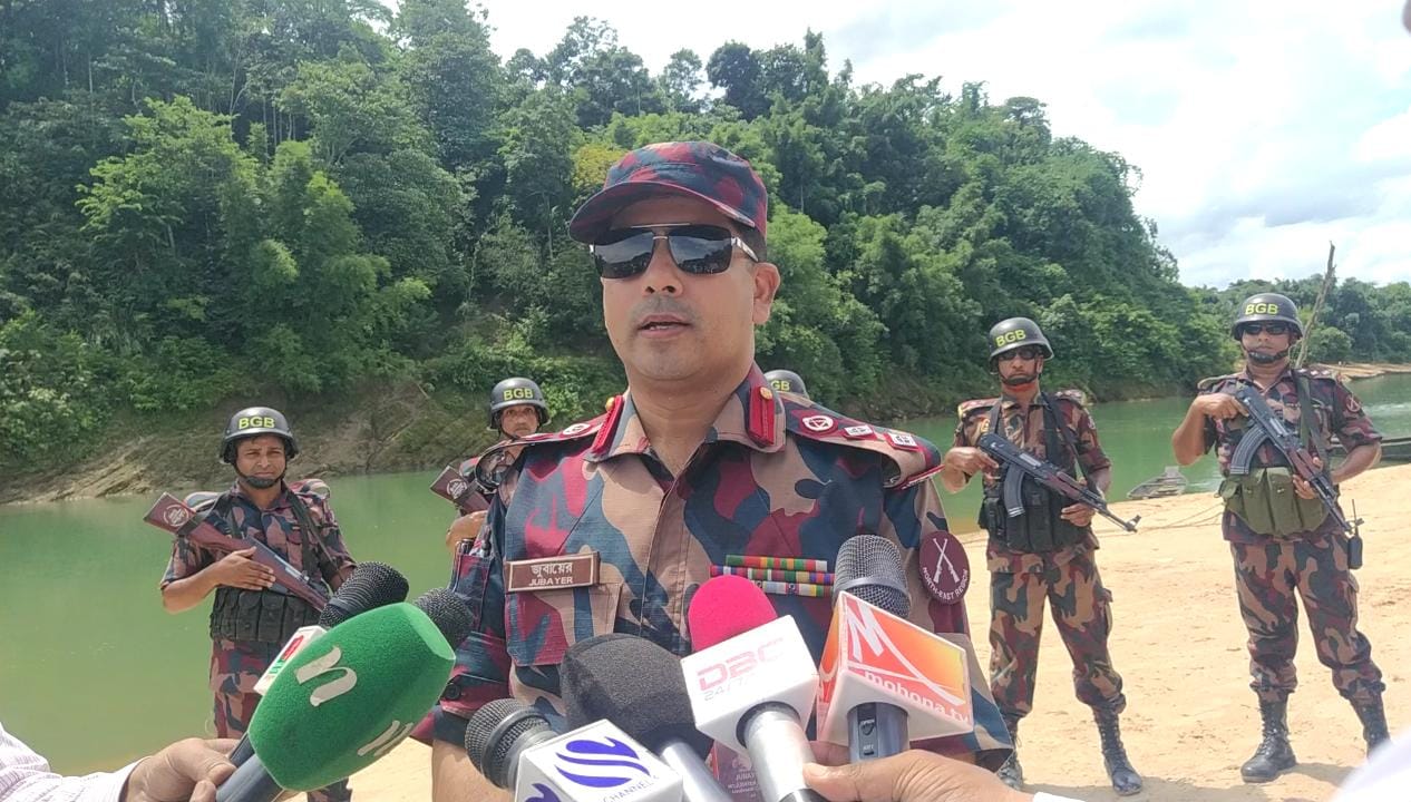 সীমান্ত এলাকায় অবৈধ বালু-পাথর উত্তোলন বন্ধে বিজিবির কঠোর অবস্থান: অধিনায়ক ১৯ বিজিবি