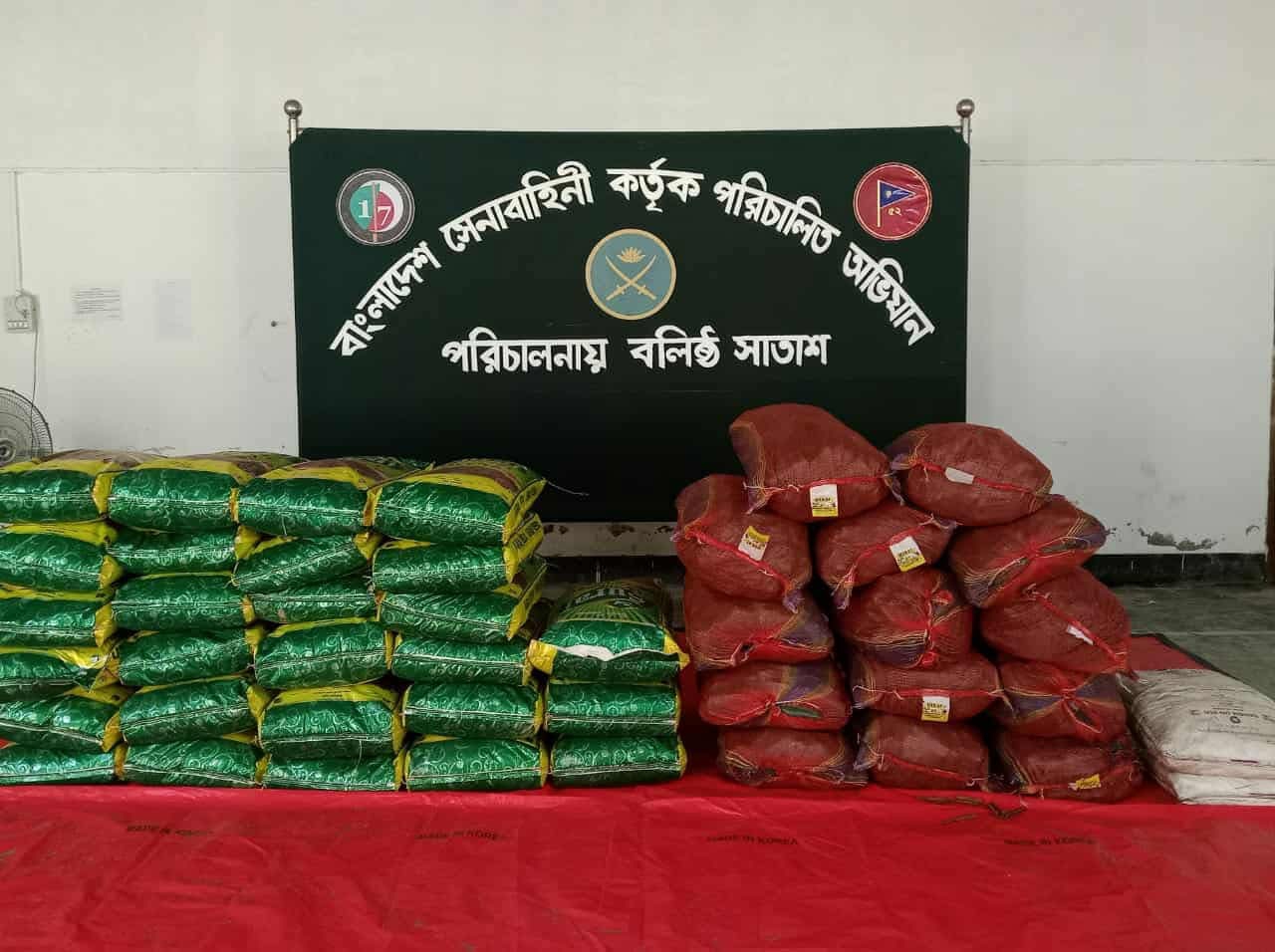 জৈন্তাপুরে সেনাবাহিনীর অভিযানে ভারতীয় বিপুল পরিমাণ চোরাই পন্য জব্দ