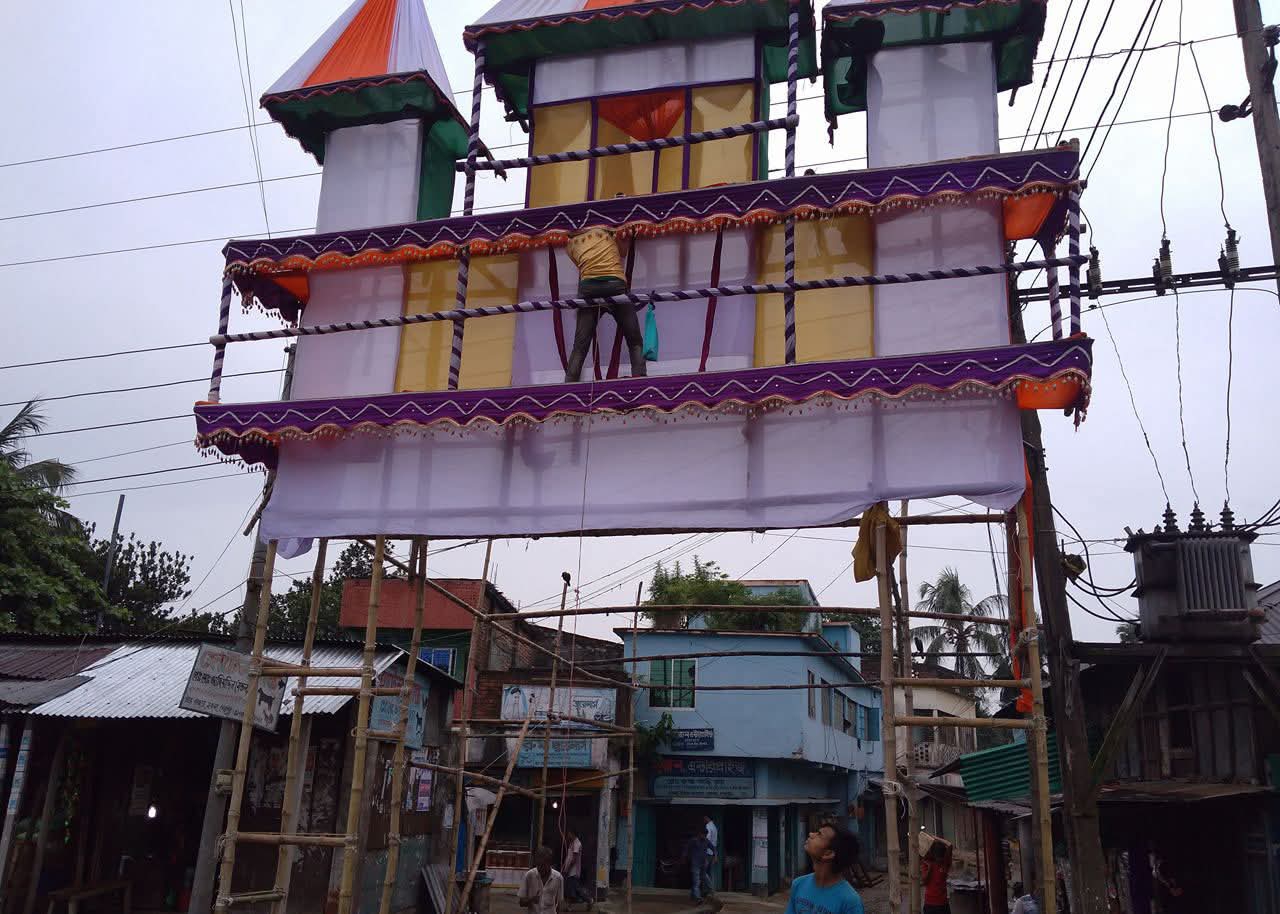 নকলায় ২০টি পূজা মন্ডপে দুর্গোৎসবের শেষ মুহূর্তের প্রস্তুতি চলছে