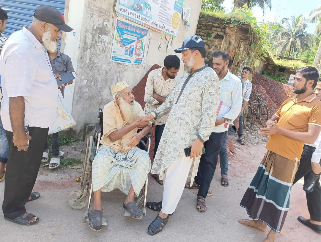 কাঠালিয়ার চেচরীরামপুর ইউনিয়নে কর্নেল অব মোস্তাফিজুর রহমান এর গনসংযোগ ও ৩১ দফার লিফলেট বিতরণ