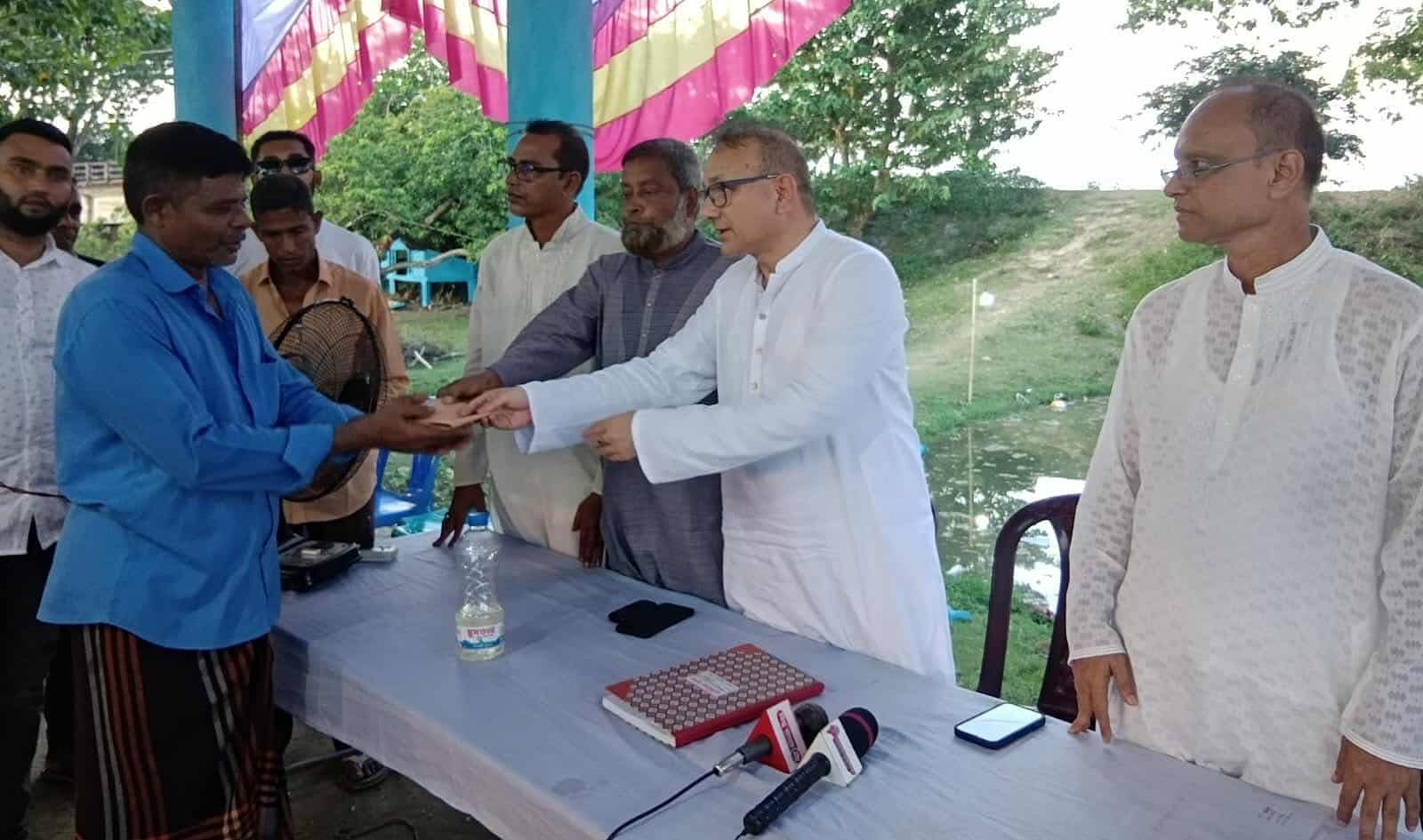 মহা অষ্টমীতে শান্তিগঞ্জে ব্যারিস্টার আনোয়ার হোসেনের পূজামণ্ডপ পরিদর্শন ও অনুদান বিতরণ