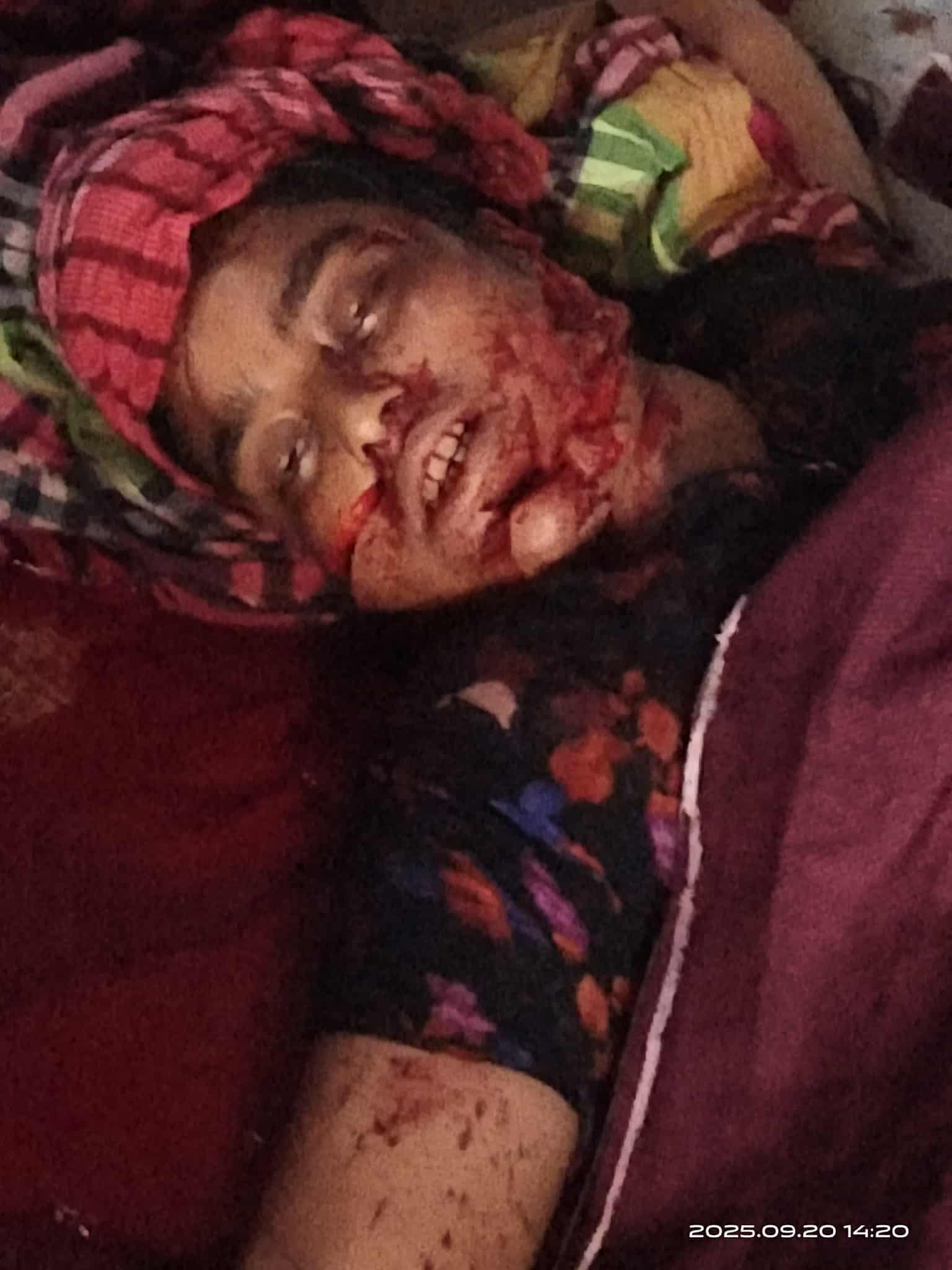 বিছনাকান্ধিতে স্ত্রীকে কুপিয়ে হত্যা করল স্বামী