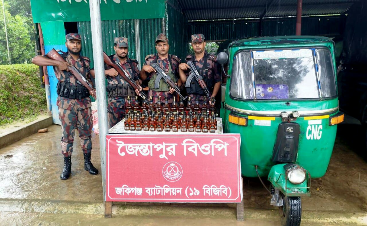 জৈন্তাপুর সীমান্তে ভারতীয় মদ ও গরু জব্দ