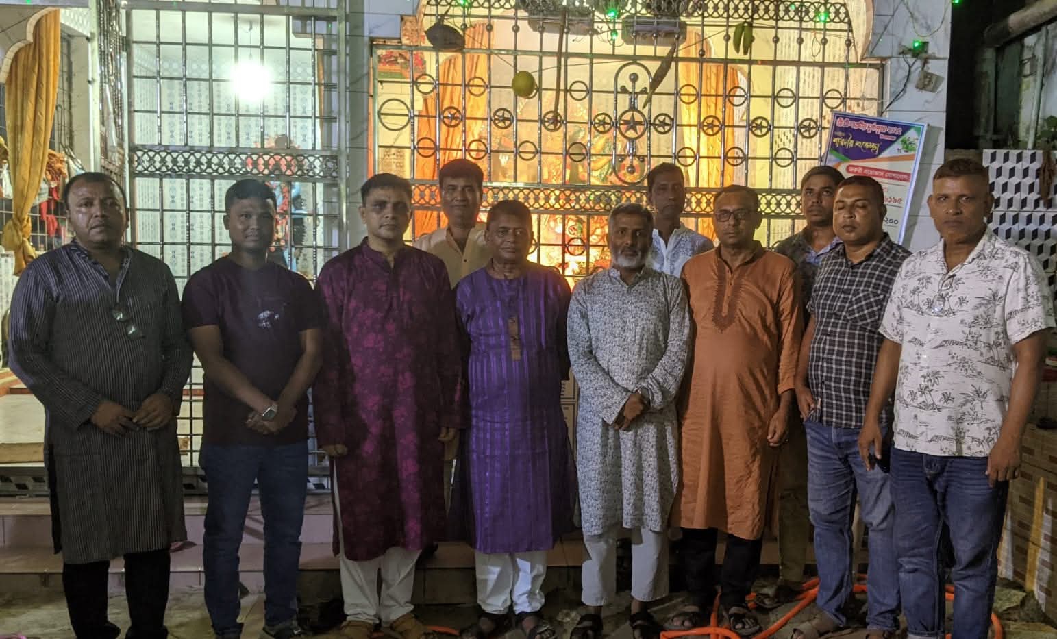 নকলায় প্রেসক্লাব পরিবারের পূজা মন্ডপ পরিদর্শন ও হিন্দু ধর্মাবলম্বীদের সাথে শুভেচ্ছা বিনিময়
