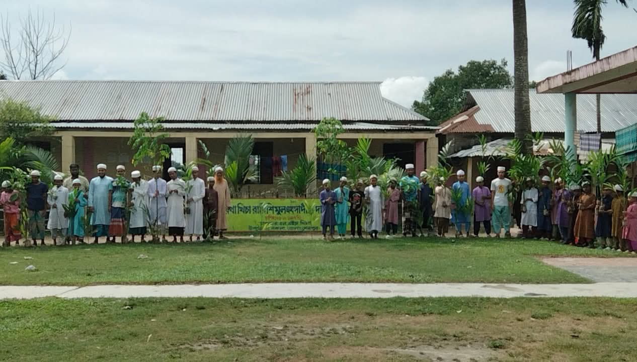 নকলায় মাদ্রাসা ও ঈদগাহ মাঠে ফলজ গাছের চারা রোপন