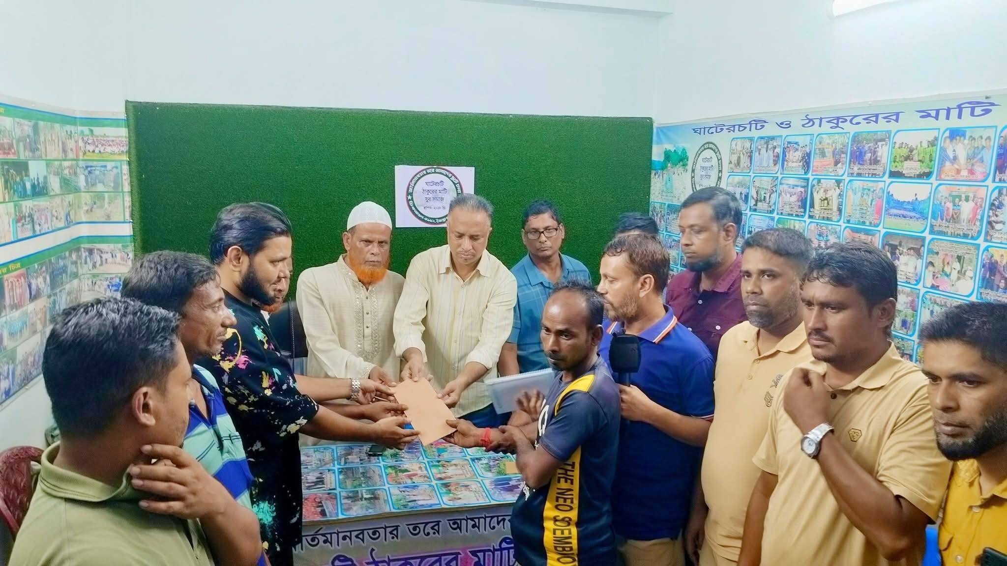 জৈন্তাপুরে মাস্টার রওশনের উদ্যোগে শিক্ষার্থীদের মাঝে শিক্ষা উপকরণ ও নগদ অর্থ বিতরণ