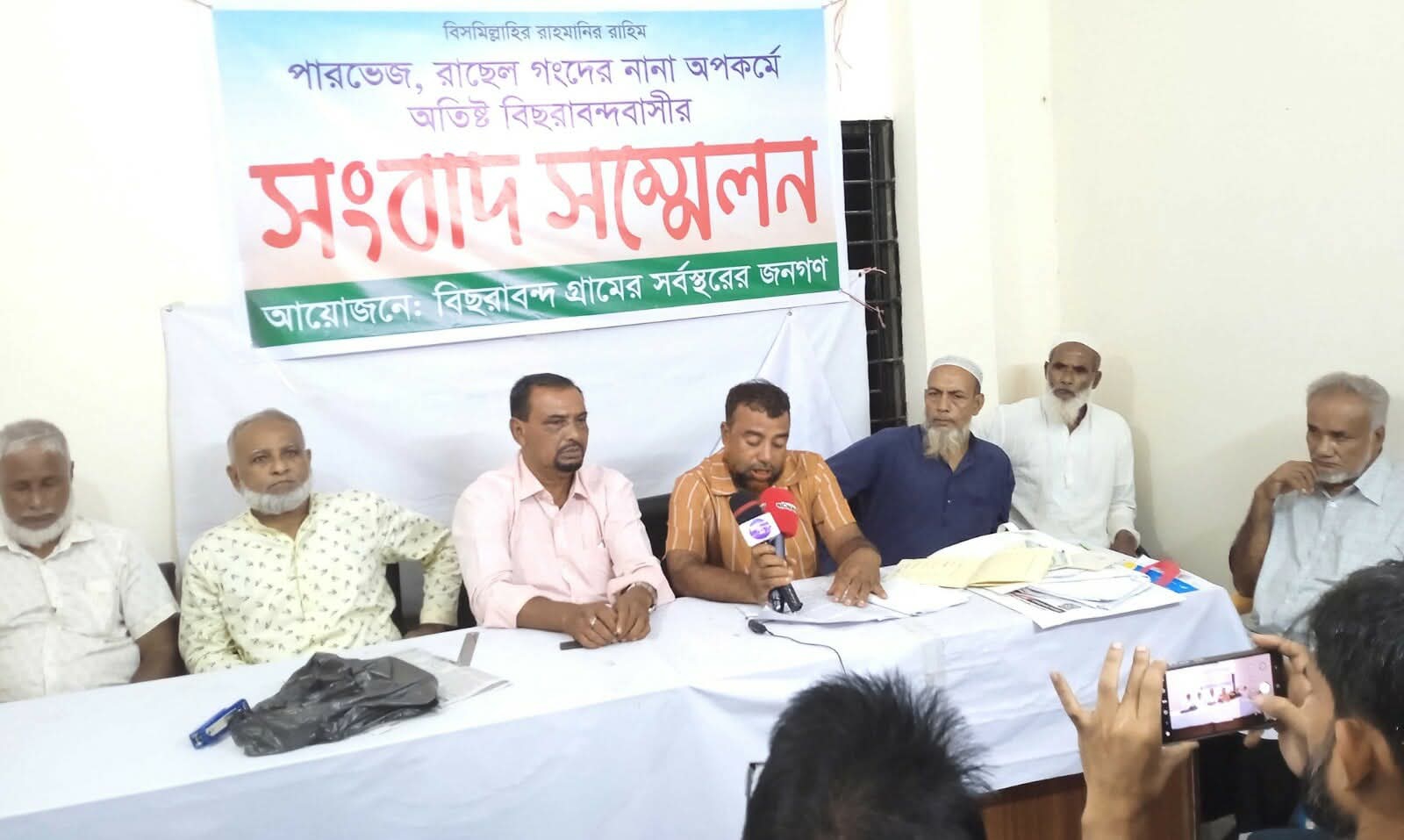 বড়লেখায় পূর্ব-বিরোধেরজেরে হামলা : ভুক্তভোগীরা ও এলাকাবাসী আতংকে