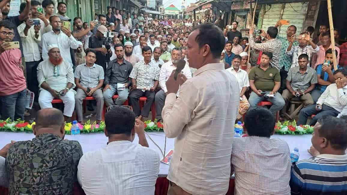 টাকার চেয়ে ভালোবাসা বড়: ১০ লক্ষ টাকার চেক ফিরিয়ে দিলেন বিএনপি নেতা কামরুজ্জামান কামরুল