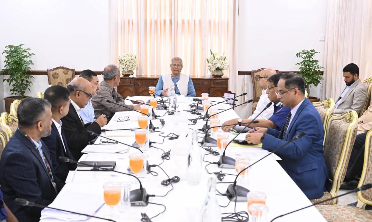 নির্বাচনে স্বচ্ছতা নিশ্চিতে দ্রুত বডি-অন-ক্যামেরা ক্রয়ের নির্দেশ প্রধান উপদেষ্টার