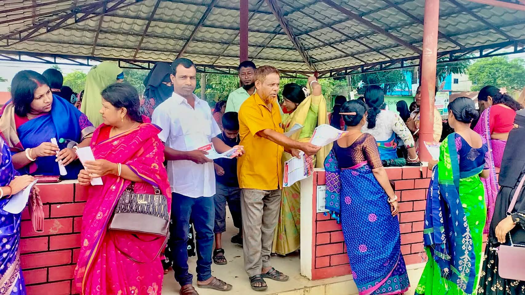 জামালগঞ্জে বিএনপির রাষ্ট্রকাঠামো মেরামতের ৩১ দফার লিফলেট বিতরণ