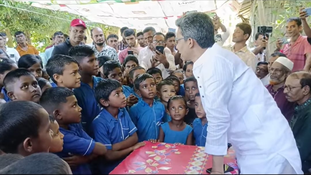 হাওরে শিশুদের জন্য নিজস্ব অর্থায়নে স্কুল করার ঘোষণা দিয়েছেন মাহবুবুর রহমান