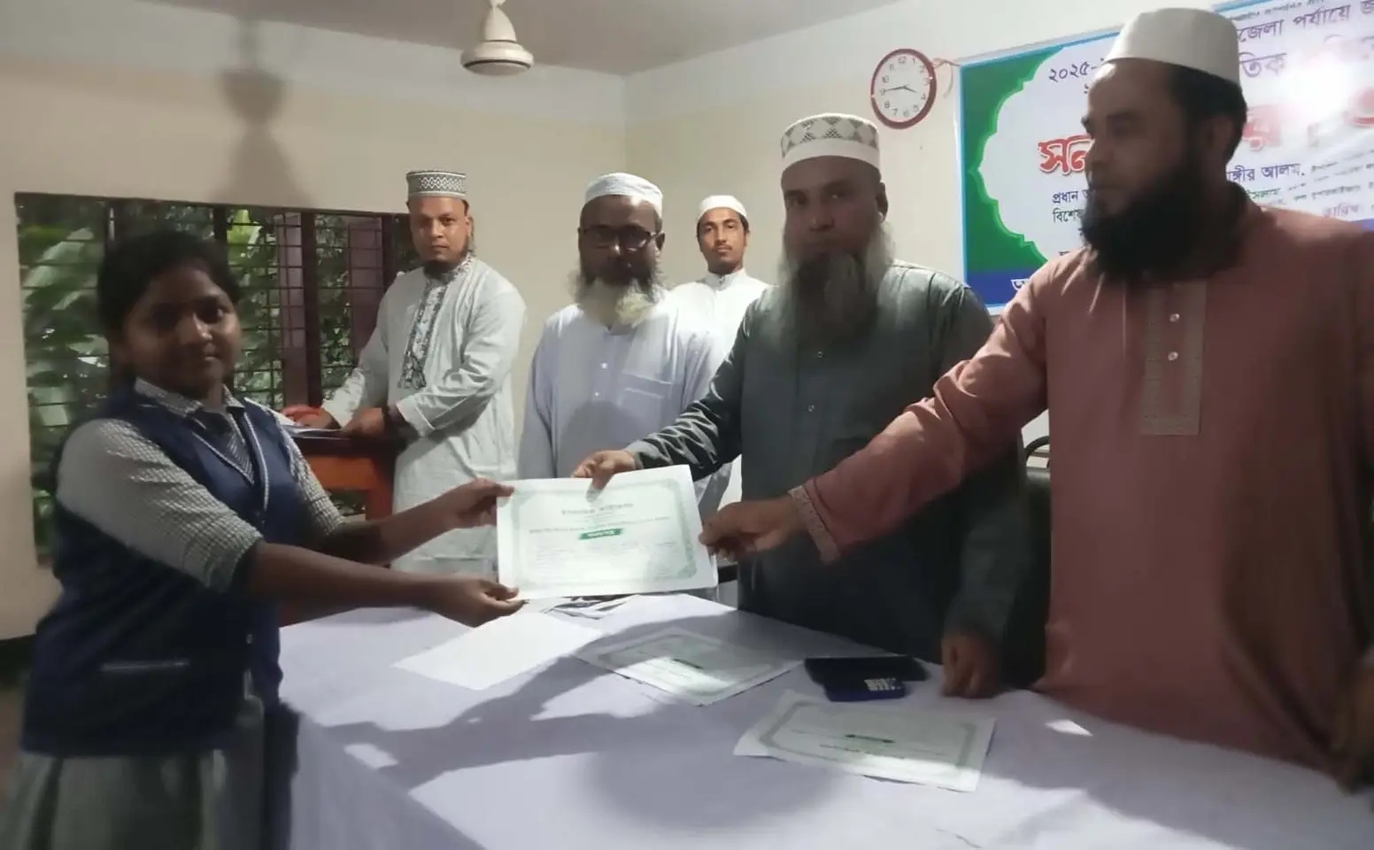 নকলায় ইসলামীক সাংস্কৃতিক প্রতিযোগিতায় বিজয়ীদের সনদপত্র প্রদান