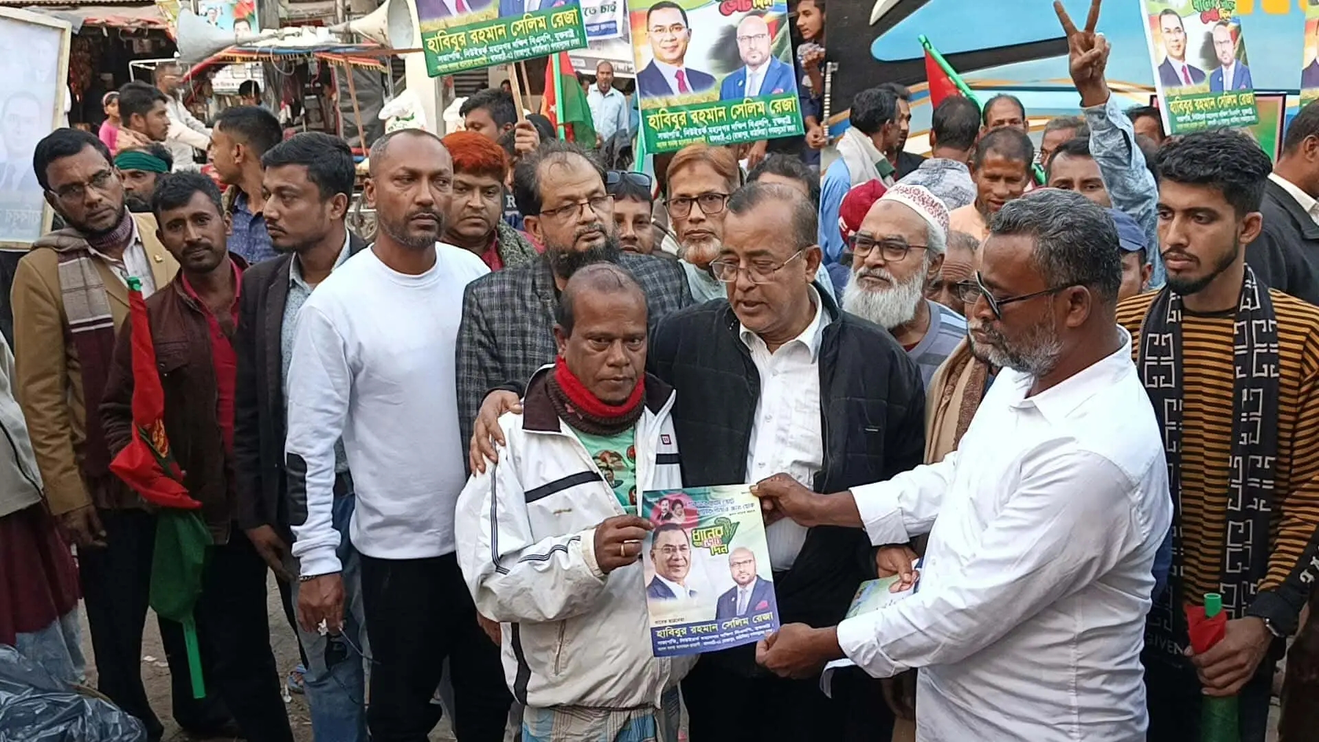 রাজাপুরে বিএনপির মনোনয়ন প্রত্যাশী সেলিম রেজার পক্ষে গণসংযোগ, লিফলেট বিতরণ ও পথসভা