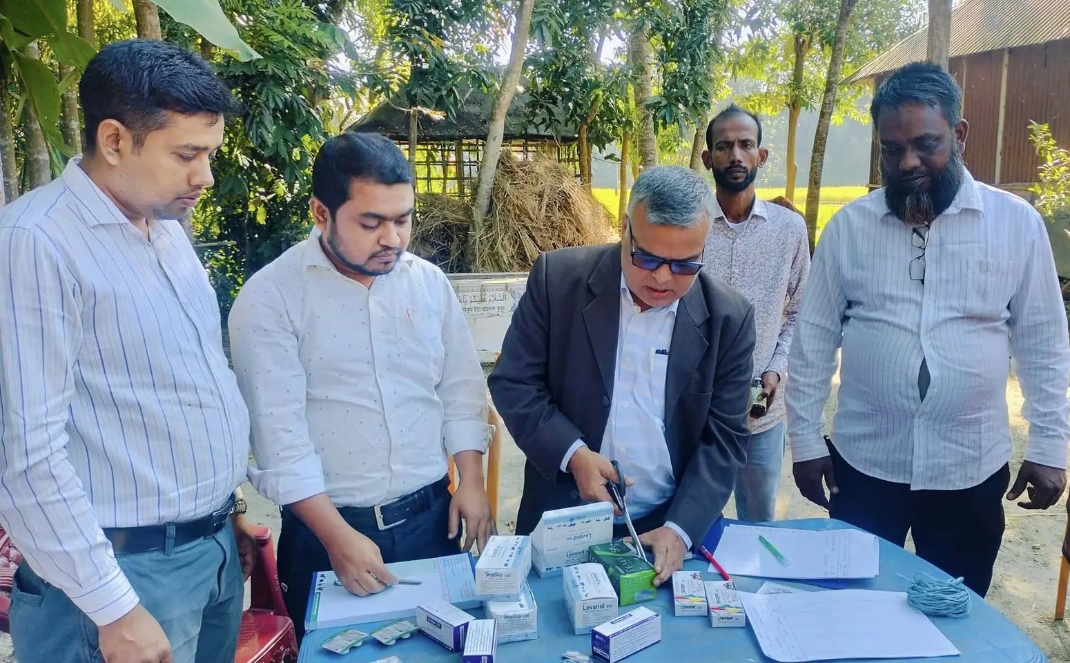 জাতীয় প্রাণিসম্পদ সপ্তাহ উপলক্ষ্যে মোহনগঞ্জে ফ্রি মেডিকেল ক্যাম্পেইন