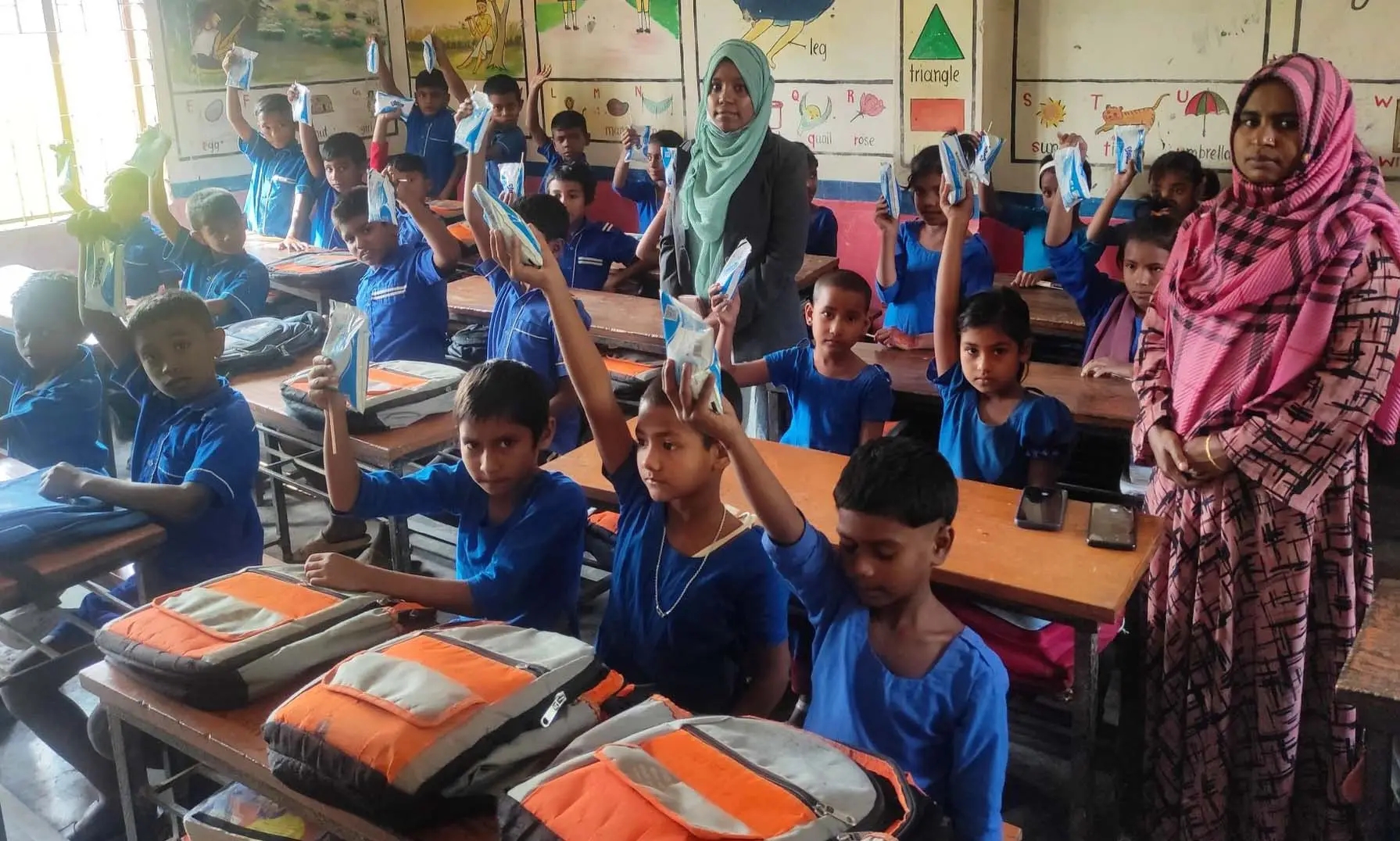 প্রাণিসম্পদ সপ্তাহ উপলক্ষে ইসলামপুরে শিক্ষার্থীদের মধ্যে প্রতিযোগিতা ও স্কুল ফিডিং