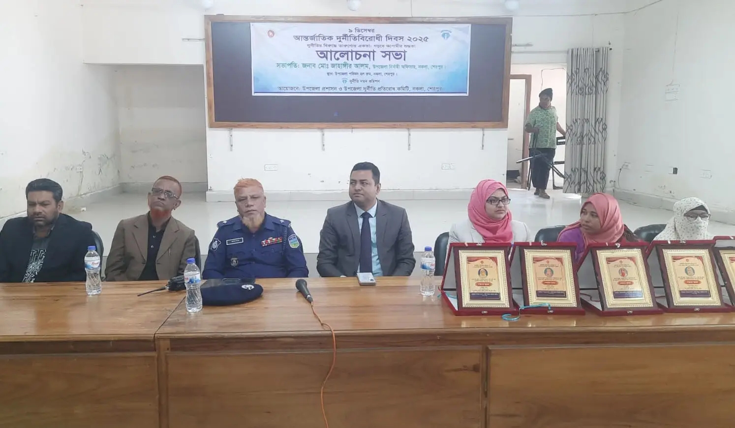 নকলায় উপজেলা পর্যায়ে শ্রেষ্ঠ ৫ অদম্য নারীকে সংবর্ধনা
