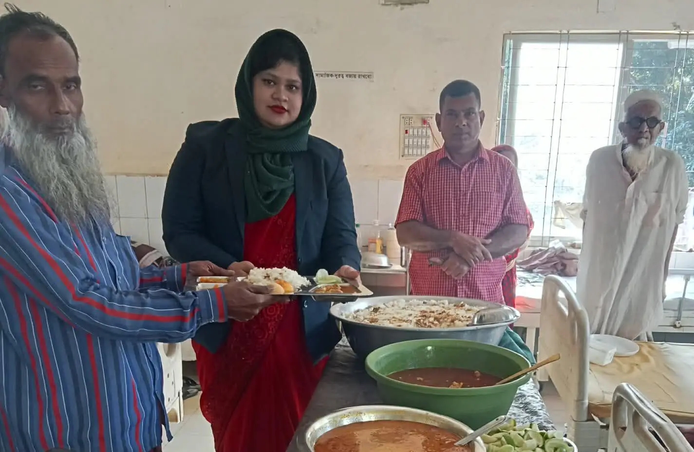 বিজয় দিবস উপলক্ষে নকলা হাসপাতালের রোগীদের মাঝে উন্নত মানের খাবার সরবরাহ