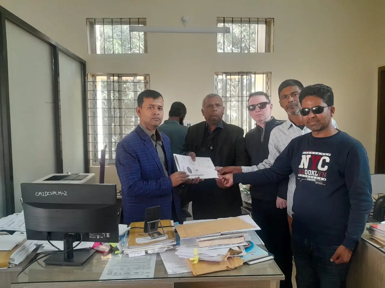 সুনামগঞ্জ ৪ আসনে স্বতন্ত্র প্রার্থী হিসেবে মনোনয়নপত্র ক্রয় করলেন প্রবাসী বিএনপি নেতা বাচ্চু