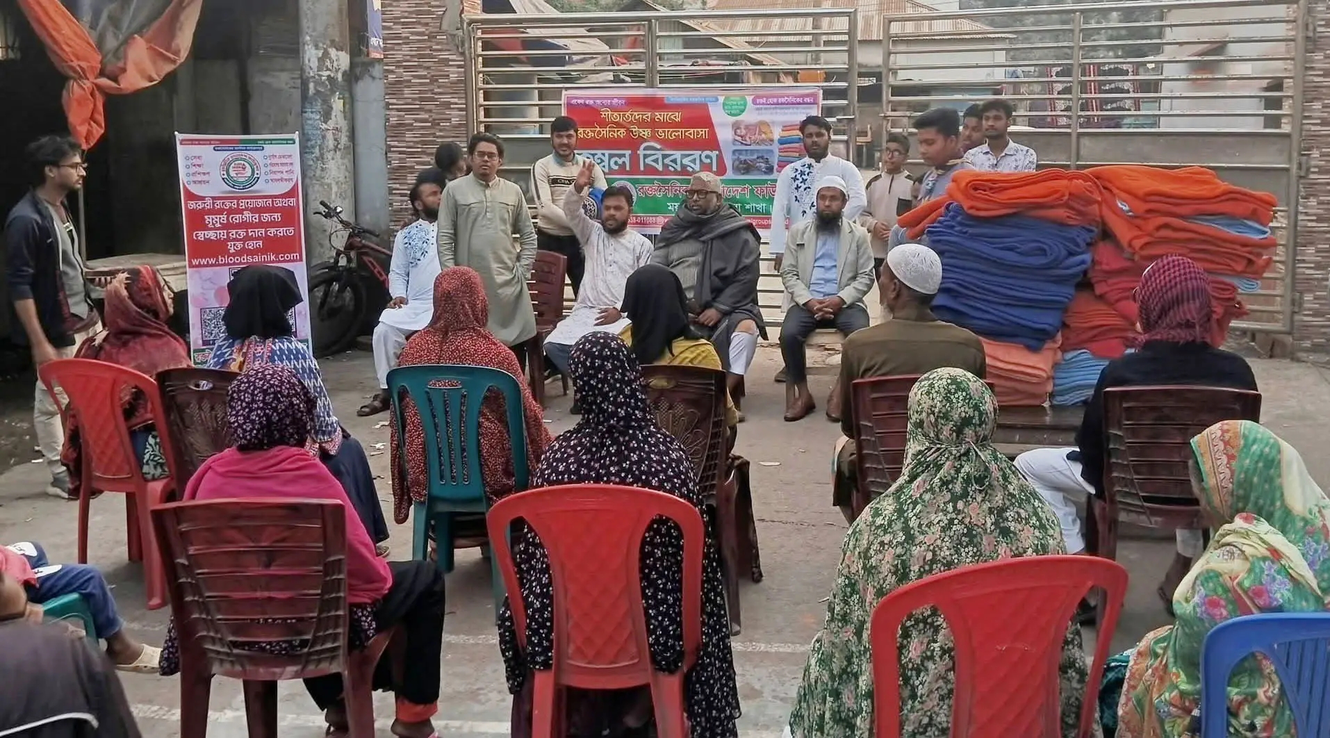 ময়মনসিংহে রক্তসৈনিক বাংলাদেশ ফাউন্ডেশন’র উদ্যোগে শীতার্তের মাঝে কম্বল বিতরণ