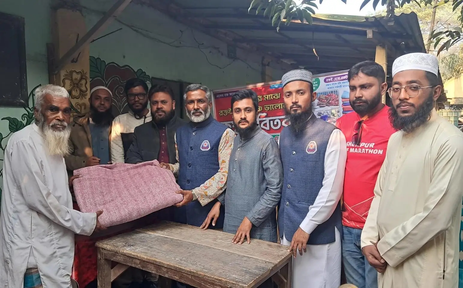 নকলায় শীতার্তের মাঝে ‘রক্তসৈনিক বাংলাদেশ ফাউন্ডেশন’র কম্বল বিতরণ