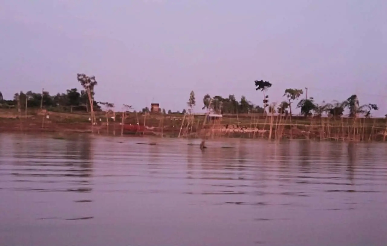 সুনামগঞ্জের ধর্মপাশায় ইজারাকৃত জলমহাল জামালগঞ্জের  চাঁদাবাজদের দখলে : হুমকির মুখে ইজারাদার ও অভয়াশ্রম