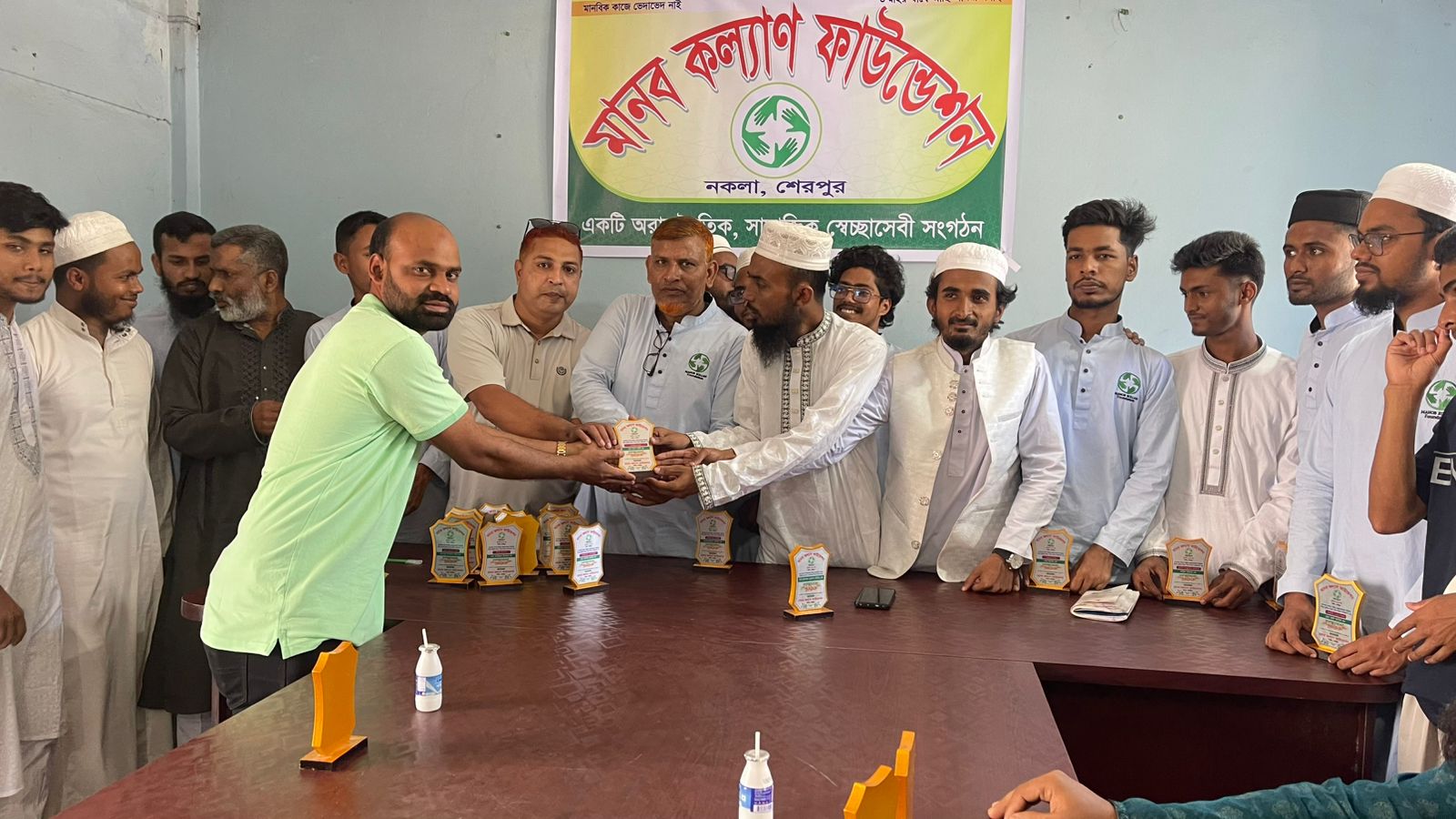 নকলা প্রেসক্লাবের মানবিক ৮ সাংবাদিককে সম্মাননা প্রদান
