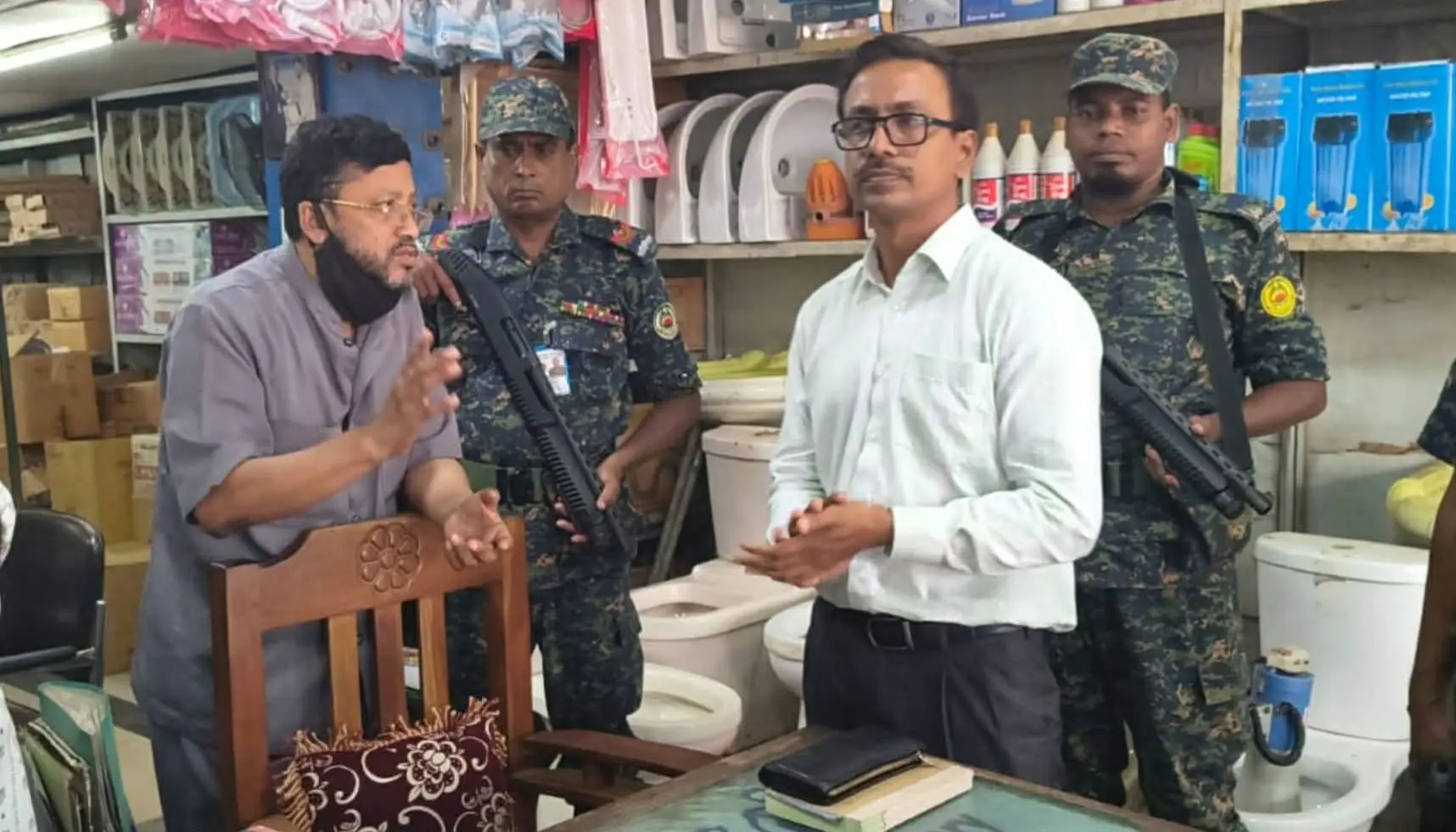 ব্রাহ্মণবাড়িয়ায় ১২ কেজি এলপিজিতে ৩৬০ টাকা বেশি রাখা : ব্যবসায়ীকে ৩০ হাজার টাকা জরিমানা