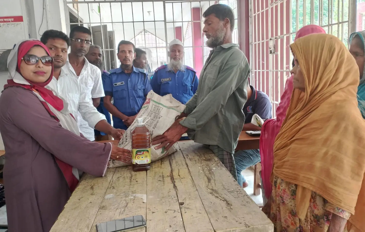 নকলায় ১০৪৯৭ পরিবারের মাঝে টিসিবি’র পণ্য বিক্রি
