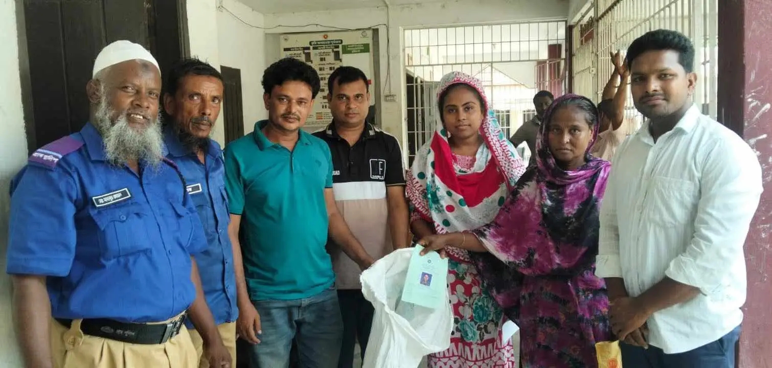 নকলায় ভিডব্লিউবি কর্মসূচির চাল বিতরণ