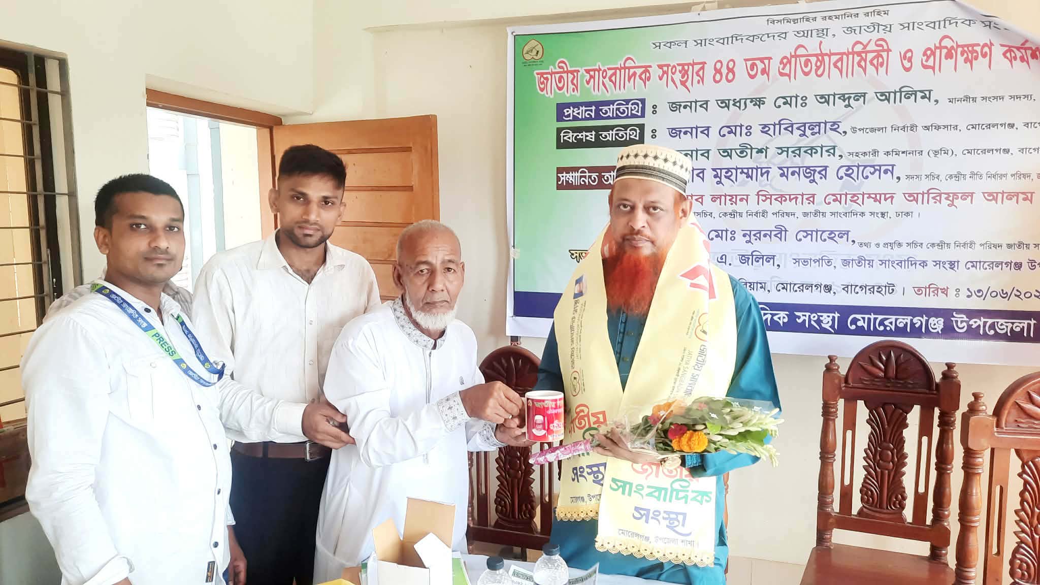 জাতীয় সাংবাদিক সংস্থা’র সংবর্ধনা ও সম্মাননা স্মারক পেলেন ডা: ফারুকী
