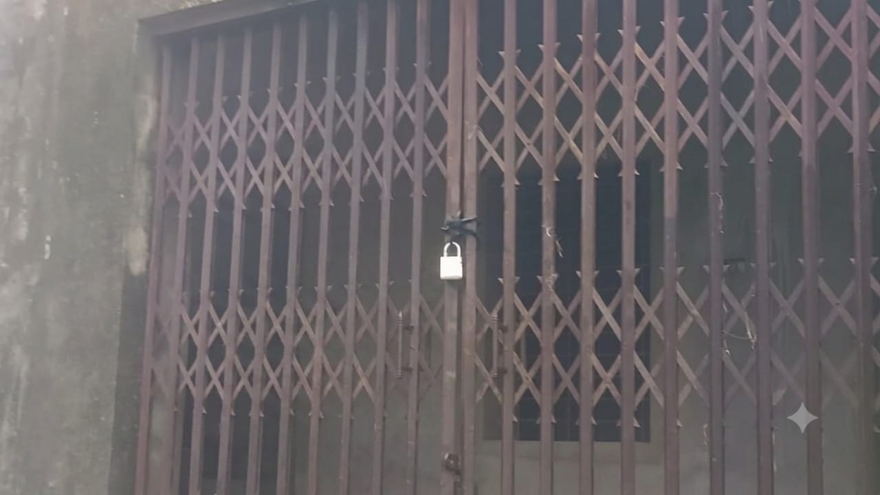 নির্মাণাধীন শান্তিগঞ্জ প্রেসক্লাব ভবনে একক দখলচেষ্টার প্রতিবাদে অপরাংশের তালা