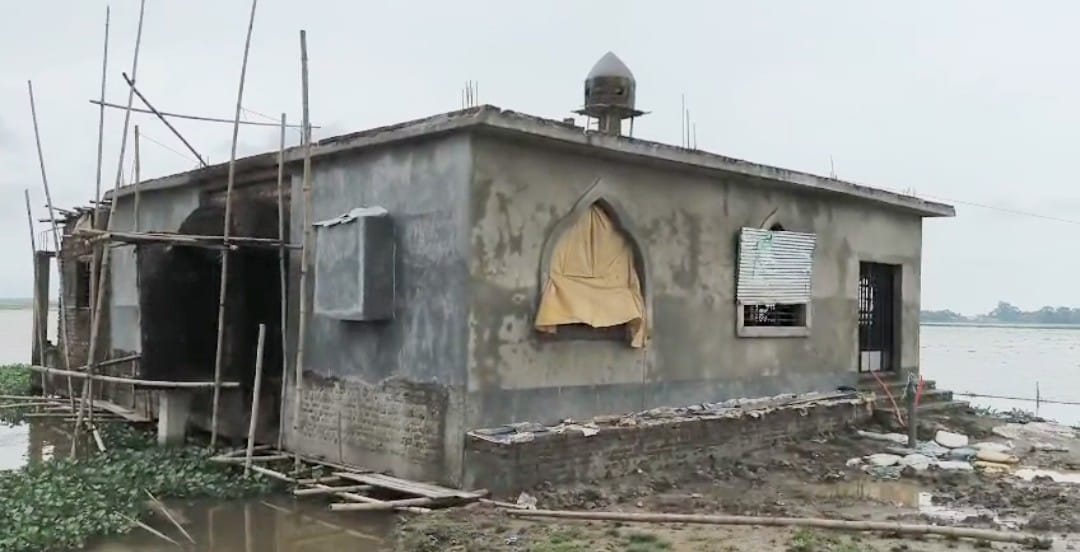 মহি উদ্দিন মহিমের অর্থায়নে বুড়ুমপুরে নতুন জামে মসজিদের উদ্বোধন