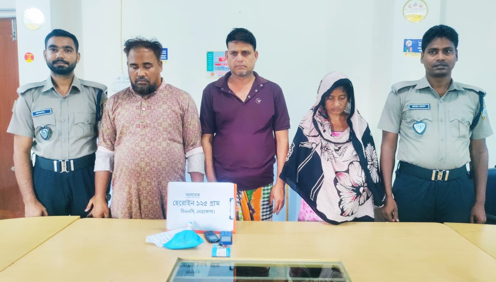 নেত্রকোনায় ১২৫ গ্রাম হেরোইনসহ কুখ্যাত মাদক সম্রাজ্ঞী ললিতা আক্তারসহ তিনজন আটক