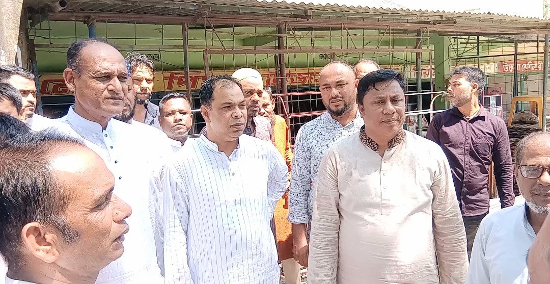 শান্তিগঞ্জে এমপি কয়সর আহমেদ, মসজিদ উন্নয়নে দিলেন ৩ লাখ টাকা