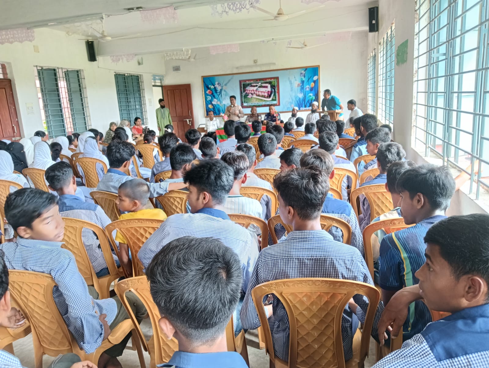 পূর্বধলায় মৌদাম উচ্চ বিদ্যালয়ে পুলিশ প্রশাসনের সচেতনতামূলক সভা অনুষ্ঠিত