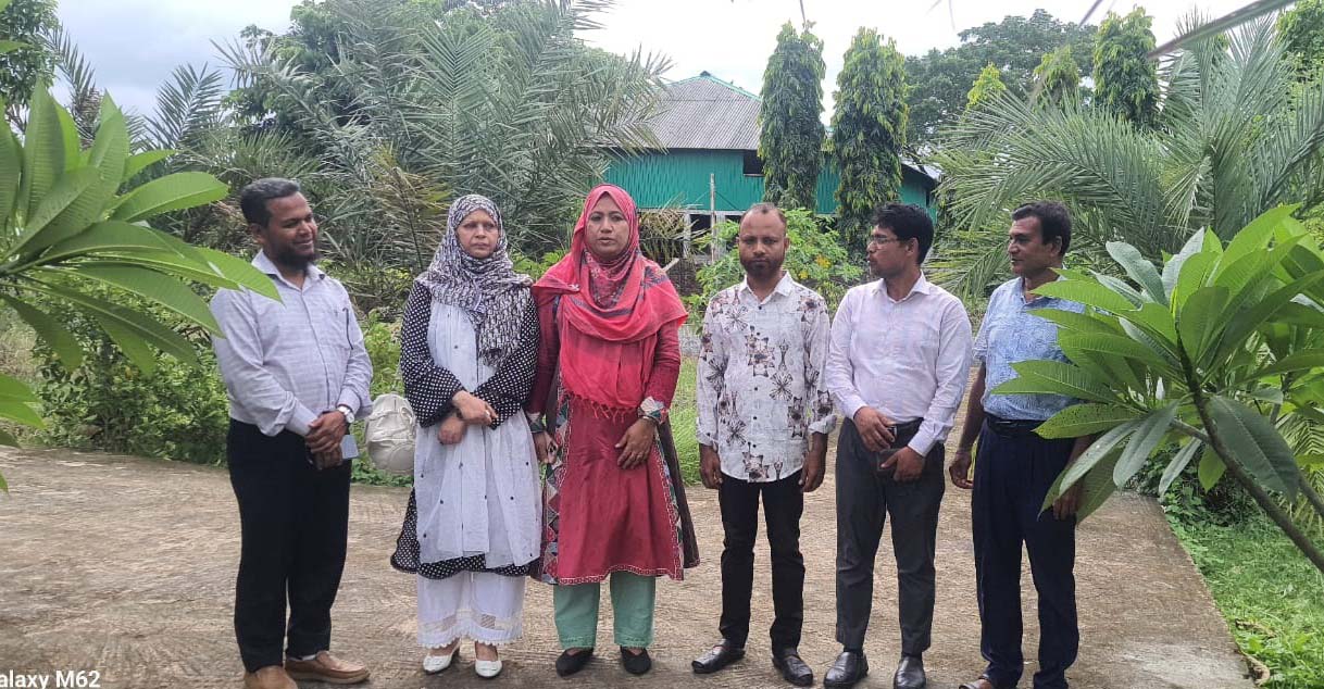 শেরপুরের নকলায় এগ্রো ফার্ম পরিদর্শনে প্রাণিসম্পদ দপ্তরের বিভাগীয় পরিচালক