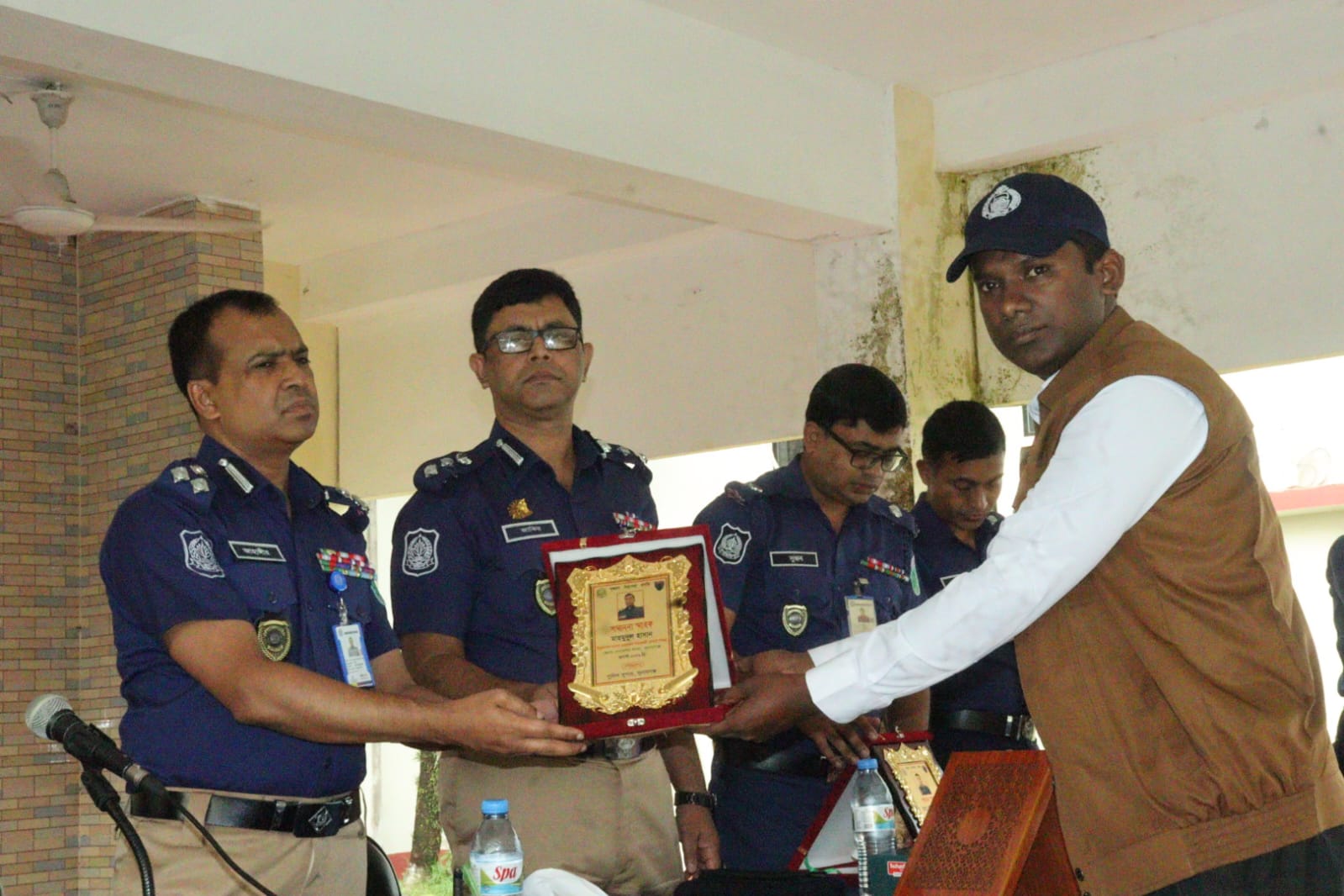 সুনামগঞ্জে শ্রেষ্ঠ চোরাচালান উদ্ধারকারী অফিসার সম্মাননা পেলেন এসআই মাহমুদুল হাসান