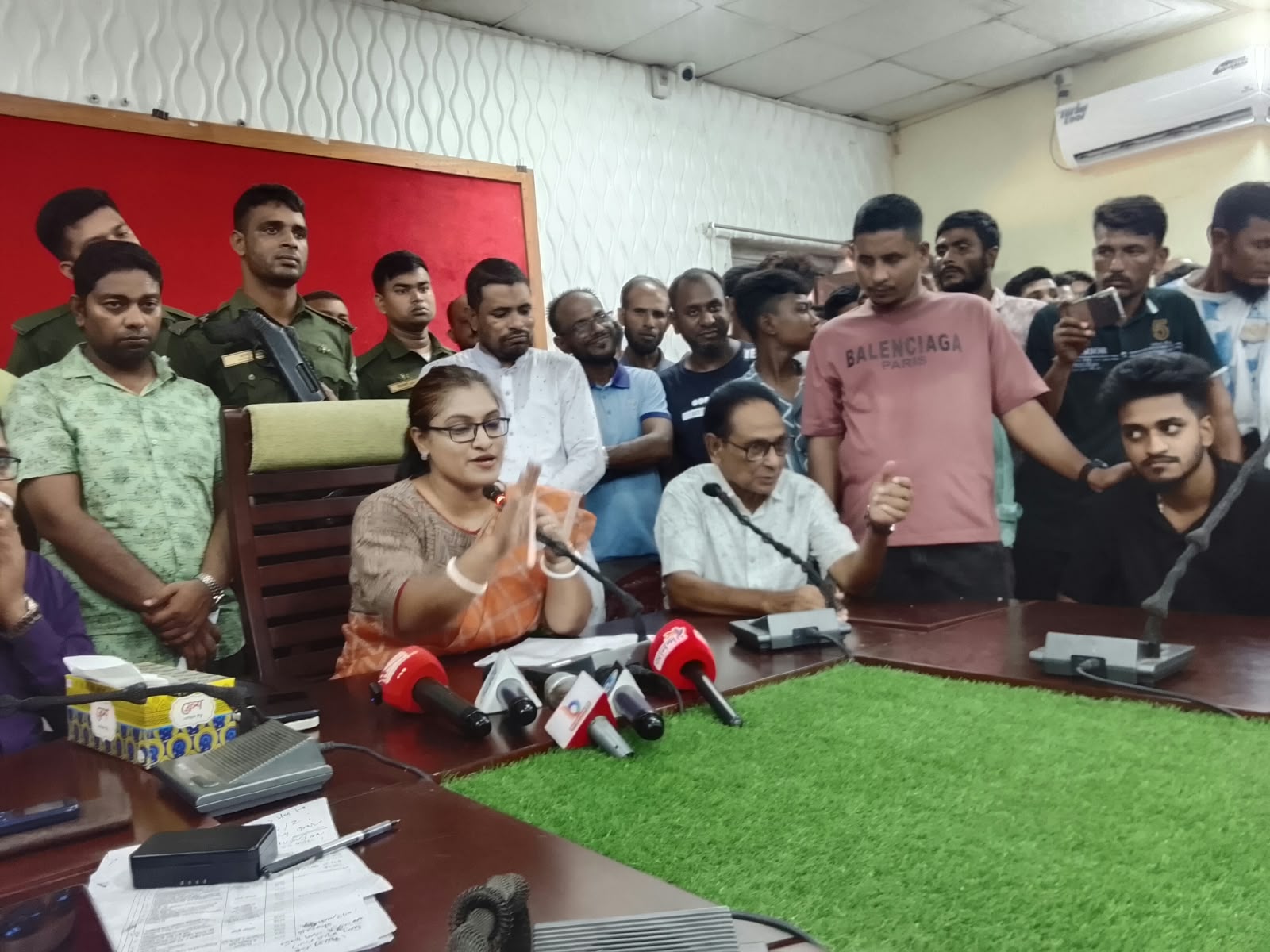 সুনামগঞ্জের জামালগঞ্জে নৌযান শ্রমিক ও ব্যবসায়িদের ন্যায্য দাবী আদায়ে নির্বাহী অফিসারের সাথে সমস্যা সমাধানে মতবিনিময়