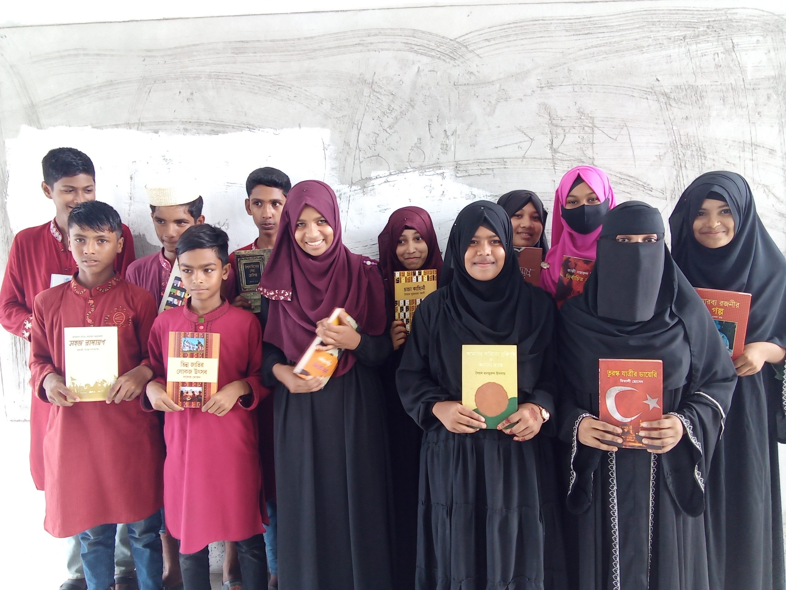 নকলায় মাস সেরা শিক্ষার্থীরা পেল শিক্ষা উপকরণ