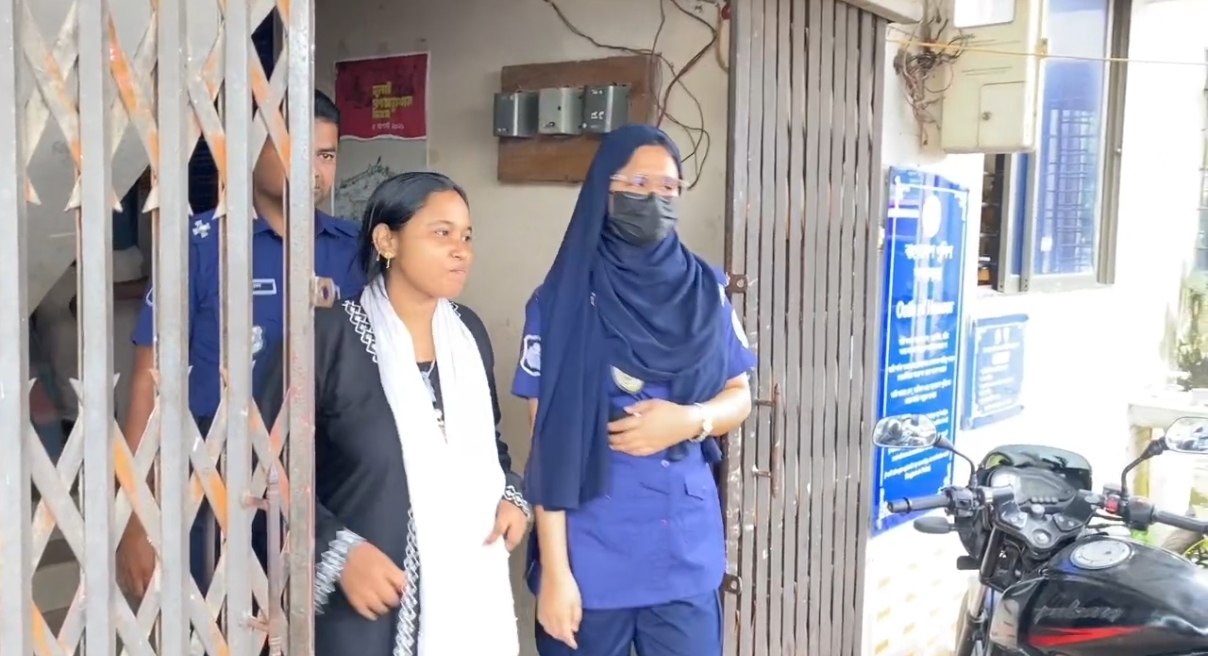 সুনামগঞ্জের জগন্নাথপুরে আলোচিত নারী মানবপাচারকারী গ্রেপ্তার, বেরিয়ে আসছে শত কোটি টাকা হাতিয়ে নেওয়া আন্তর্জাতিক চক্রের ভয়ঙ্কর তথ্য